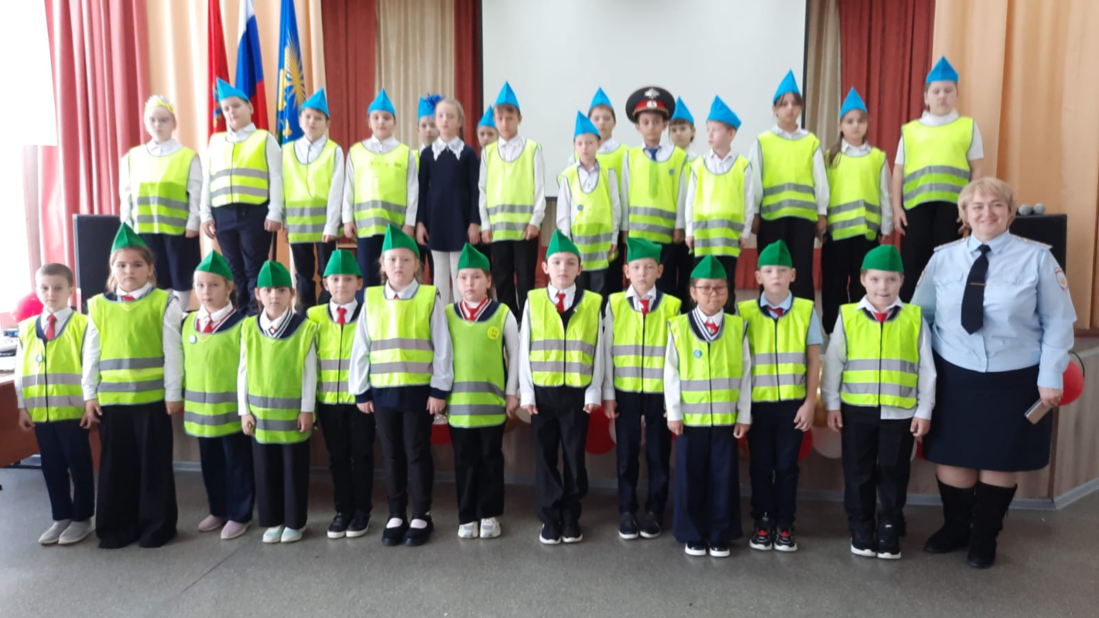 Выступление отрядов ЮИД &amp;quot;Безопасные осенние каникулы&amp;quot;.